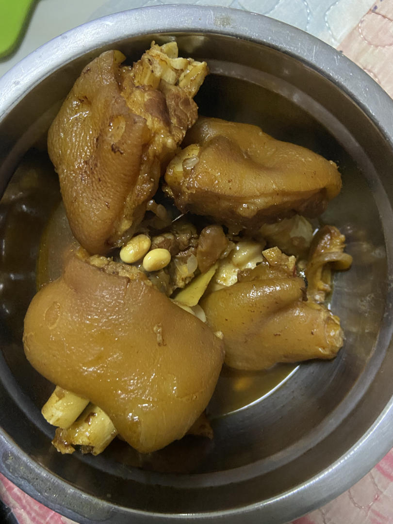 酱香黄豆焖猪脚