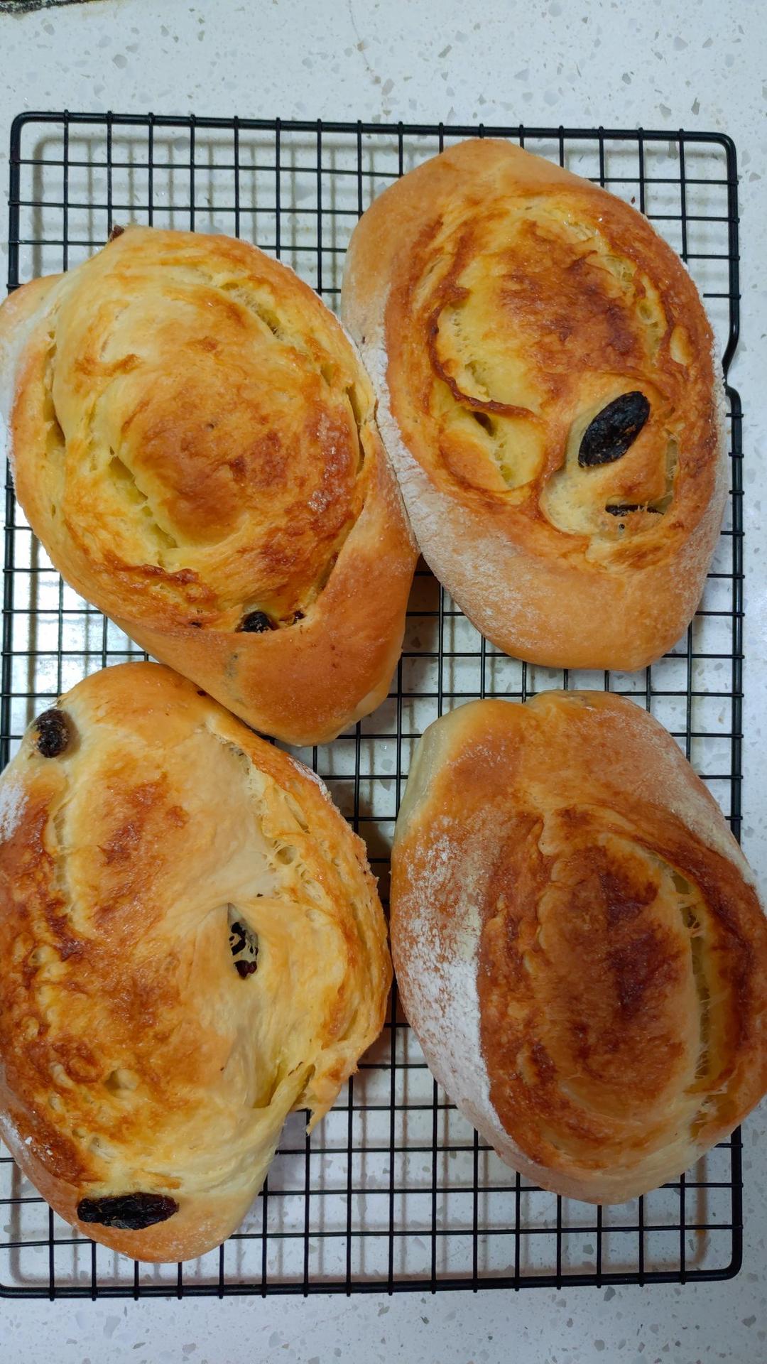 葡萄软欧（仿原麦山丘）Milk flavored bread filled with raisins and butter