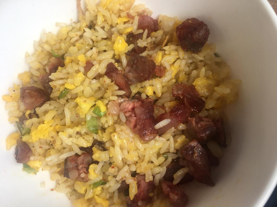 腊肠黄金炒饭