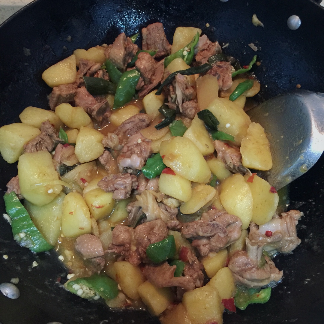 子姜焖鸭煲