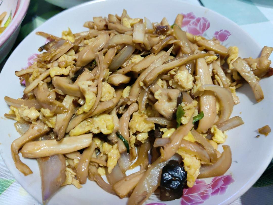 杏鲍菇炒鸡蛋