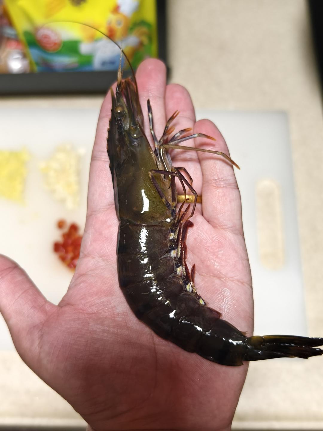 活虾去除虾线，有点不够“虾🦐道”😂
