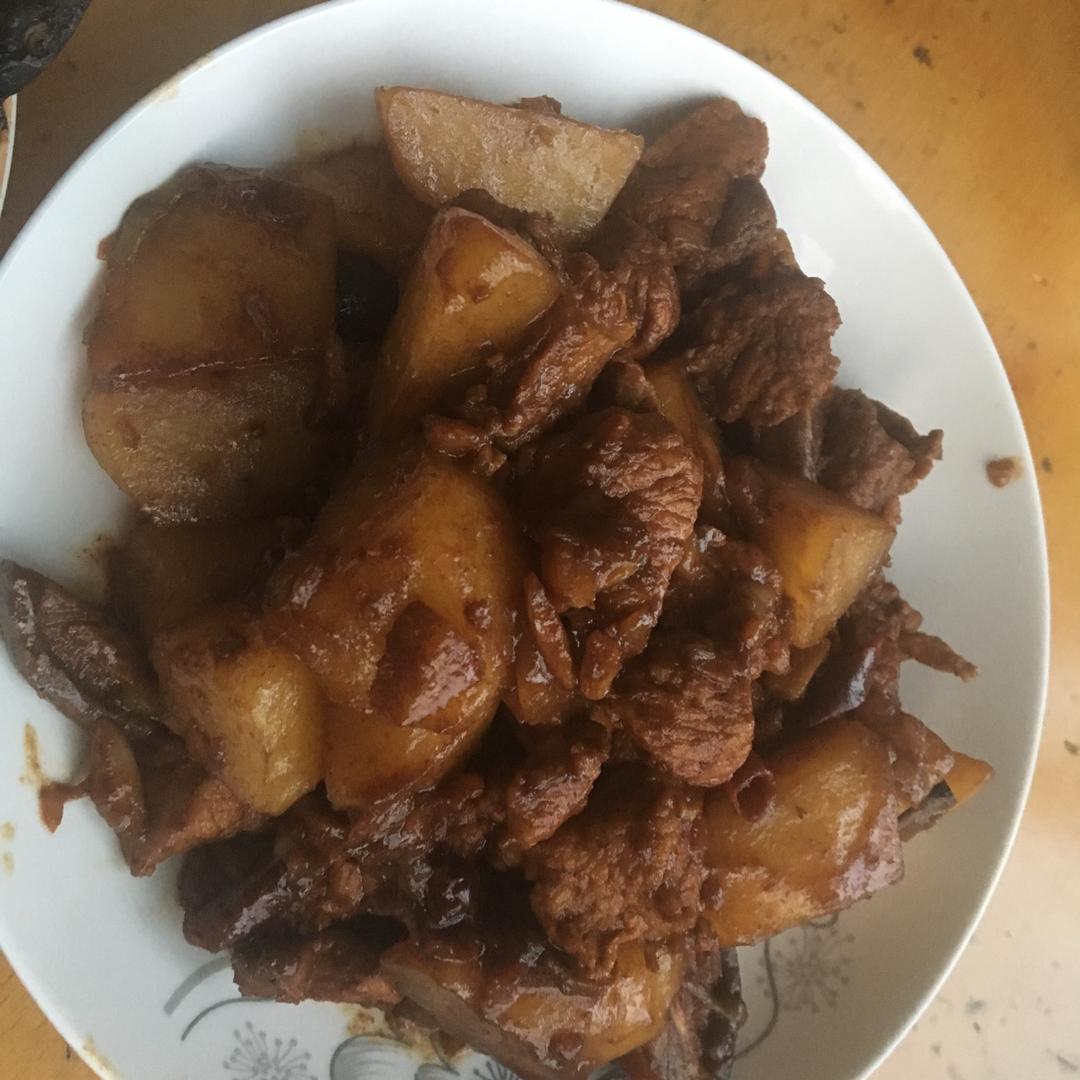 土豆炖鸡块儿