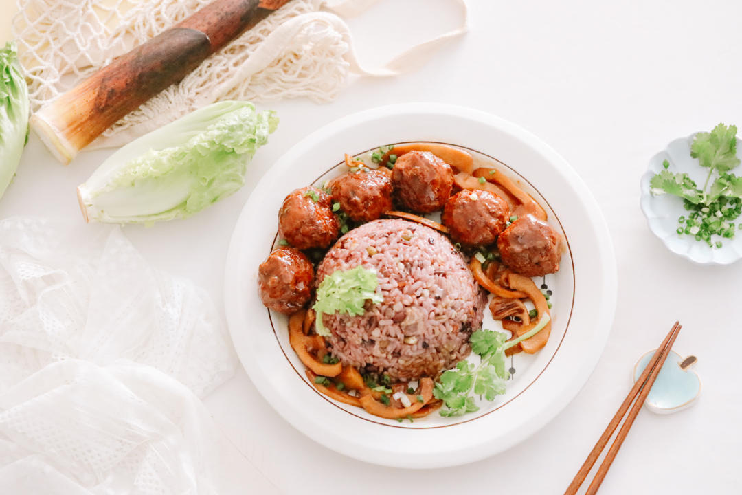 弹性素食｜春笋红烩素狮子头减脂盖浇饭