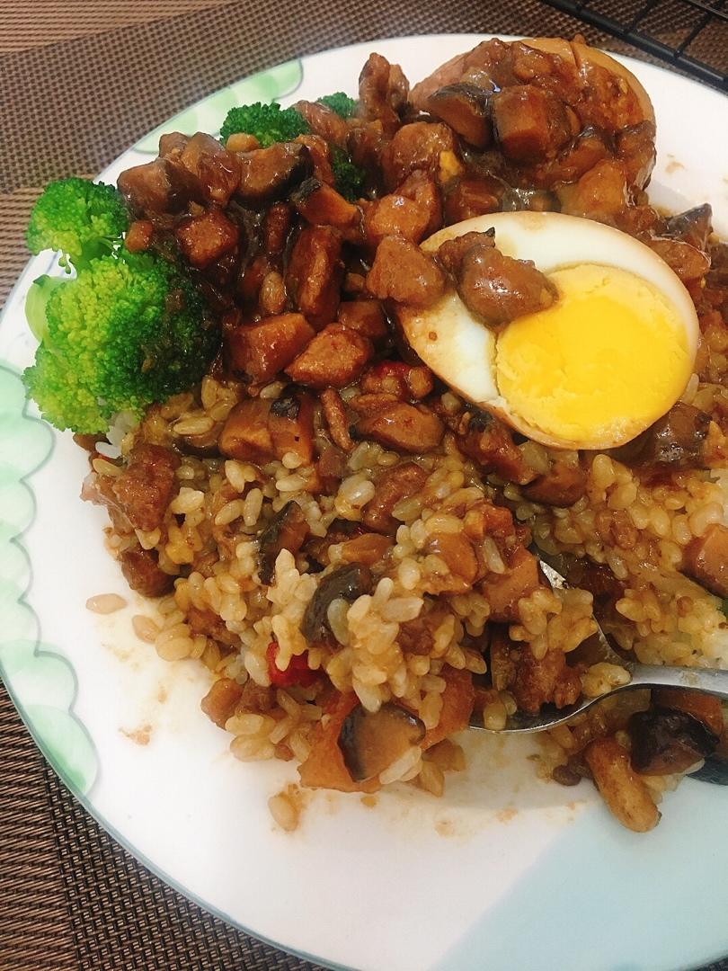 洋葱酥卤肉饭