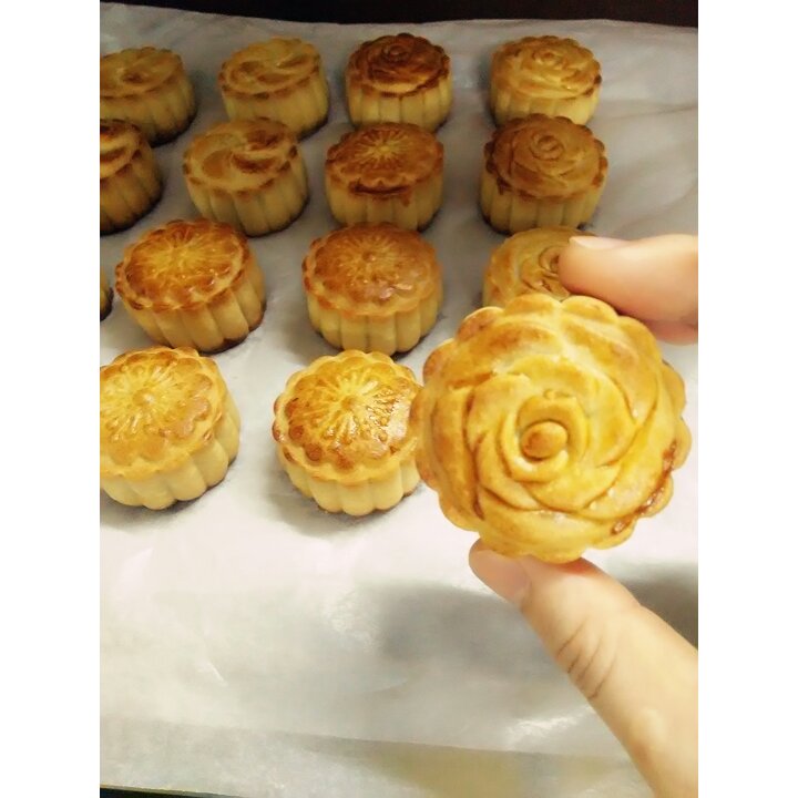 广式月饼—蛋黄莲蓉月饼