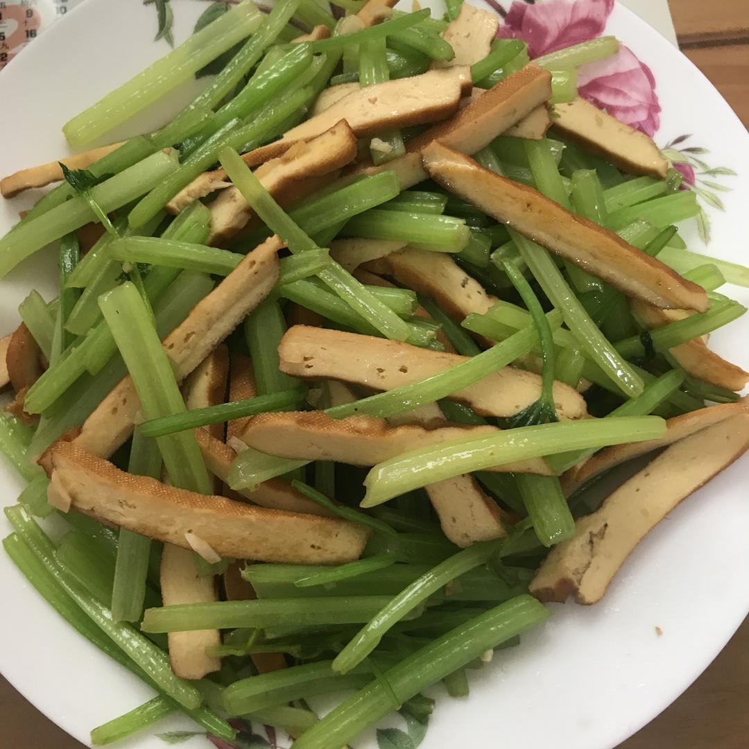 芹菜炒香干