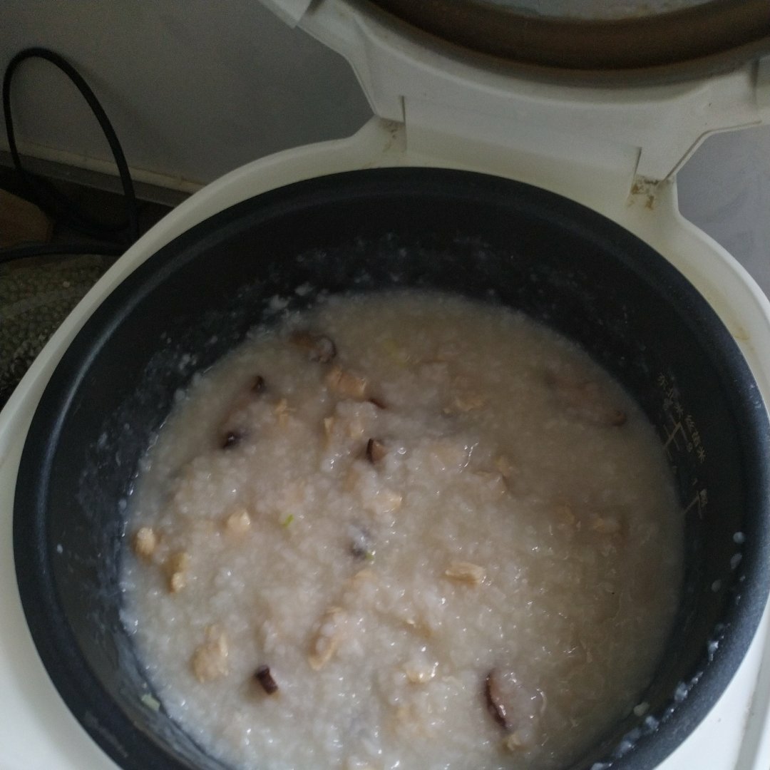 香菇鸡肉粥（电饭锅版、老港风味）