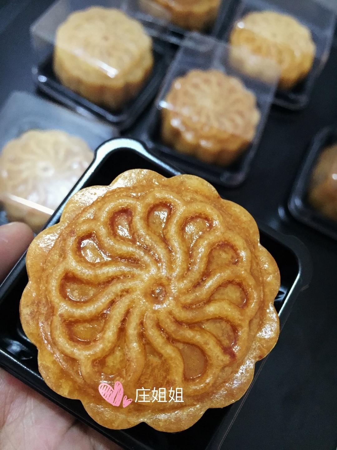 纯莲蓉广式月饼