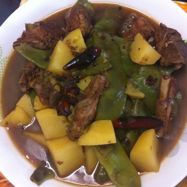 红烧排骨炖豆角土豆