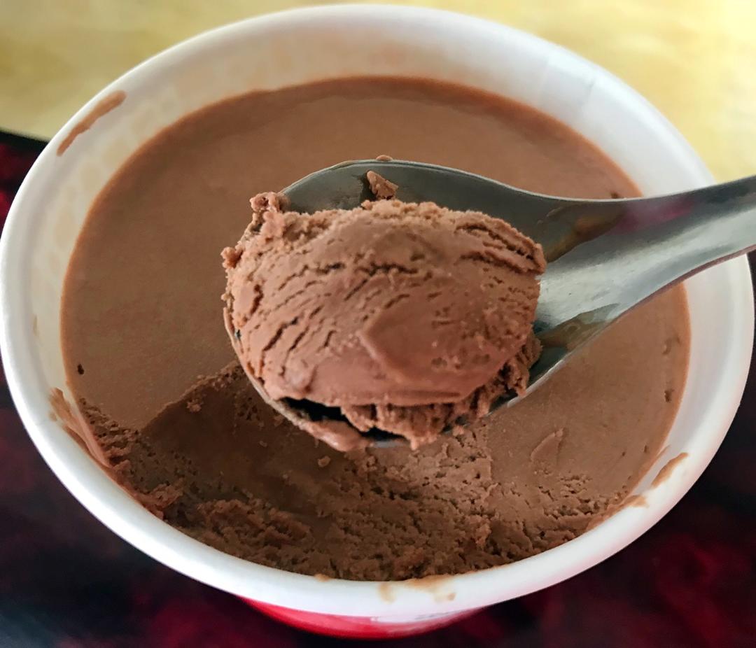 绝对无冰渣的最好吃的巧克力朗姆冰淇淋（纯手工）