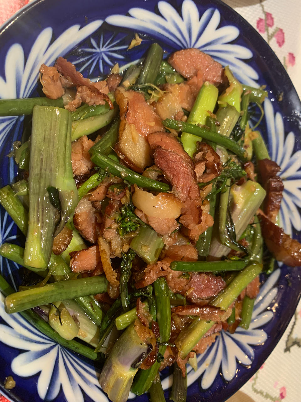 腊肉炒红菜苔