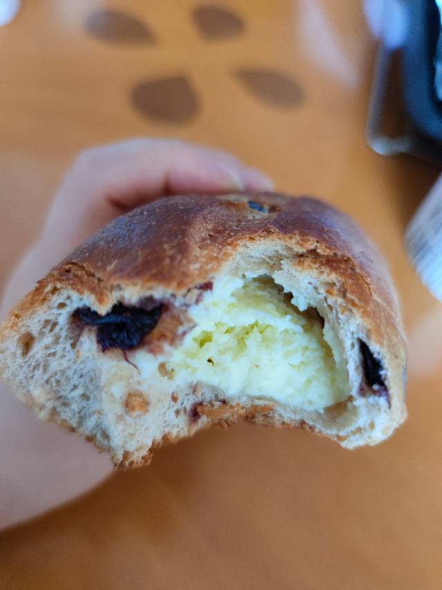 蓝莓奶酪面包