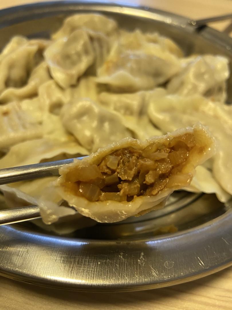 鲜嫩多汁的牛肉洋葱水饺（内含尽量少流泪的洋葱切法）