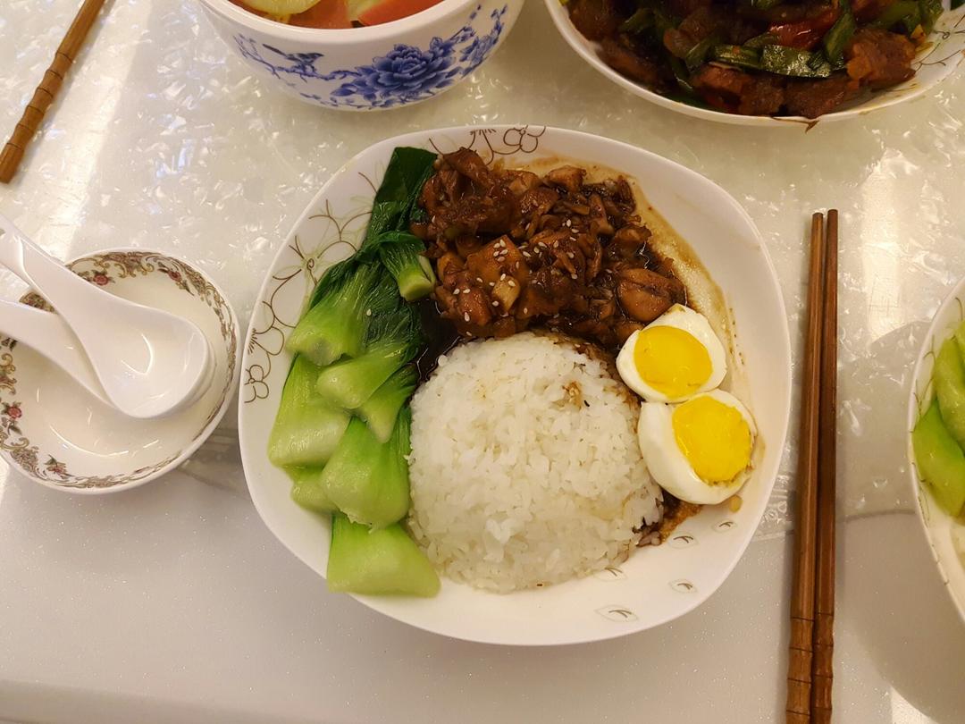 简单的香煎鸡腿盖浇饭