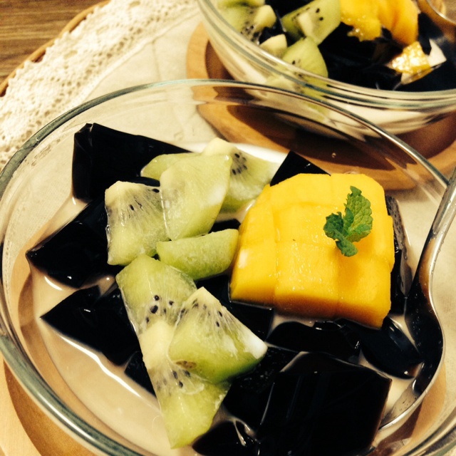 蜜汁龟苓膏