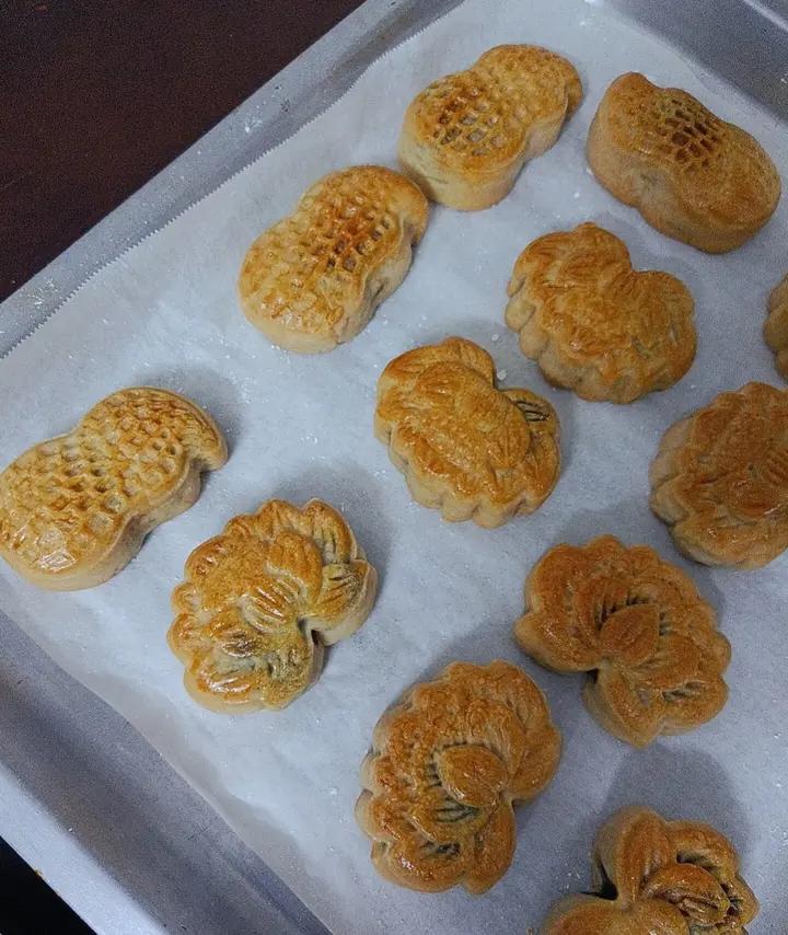 广式豆沙蛋黄月饼（步骤超详细，新手适用）