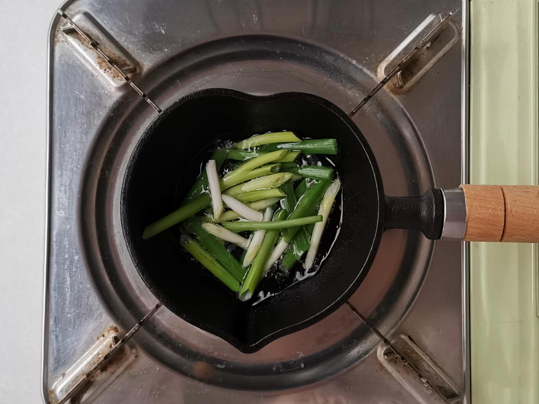 葱香白灼鱿鱼，新手小白都能做的宴客好菜的做法 步骤6