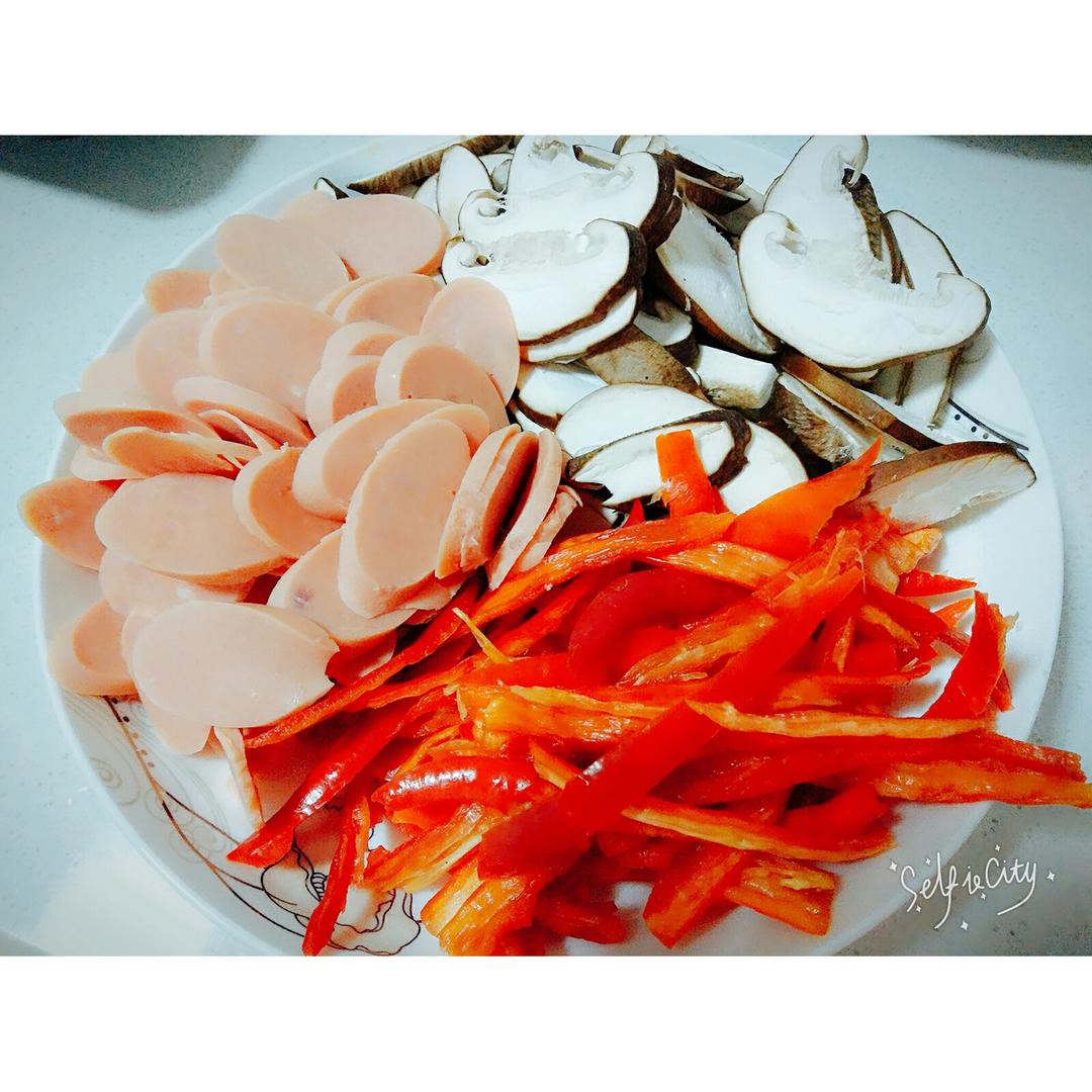 火腿辣椒炒香菇