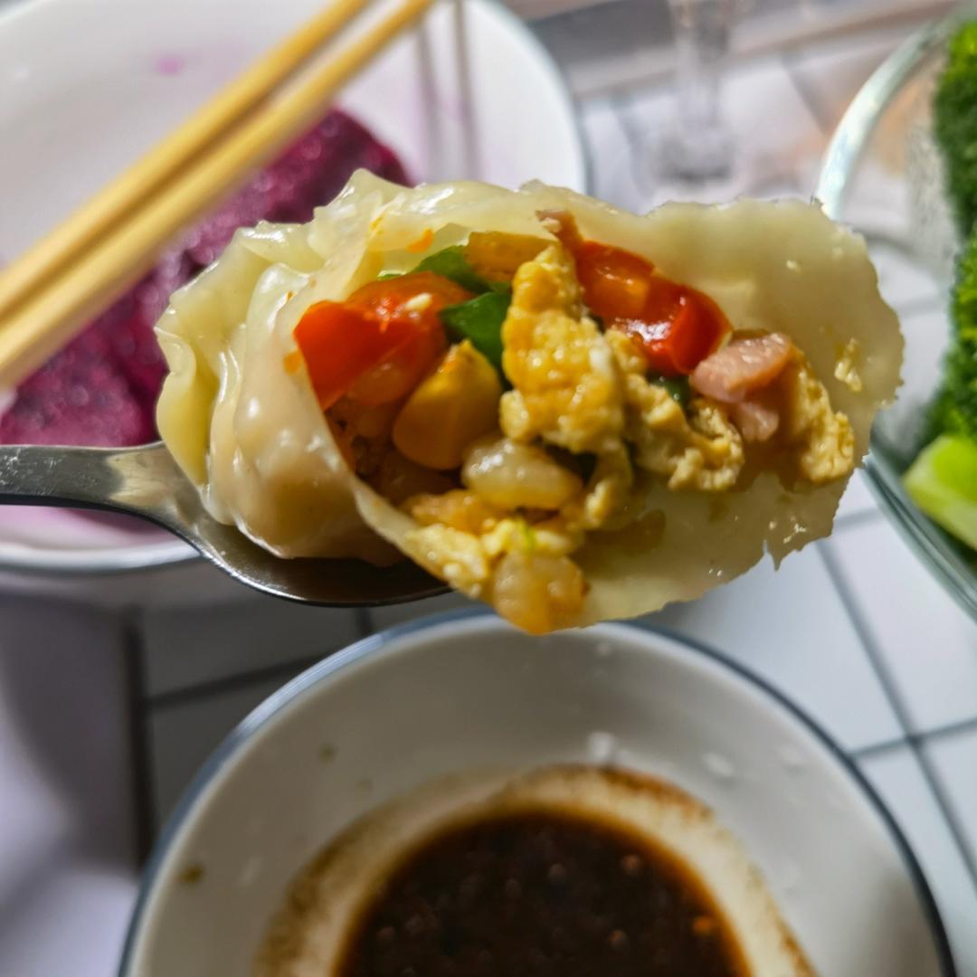 一口一个青椒火腿鸡蛋蒸包