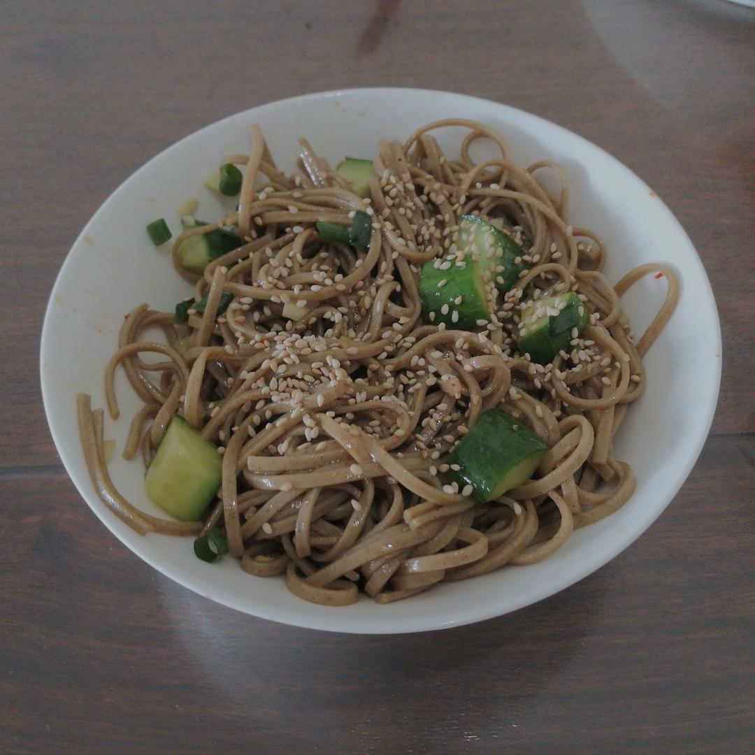 黄瓜芝香凉拌面丨健康·三餐