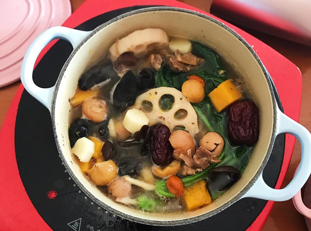 南瓜栗子鸡汤丨健康·三餐