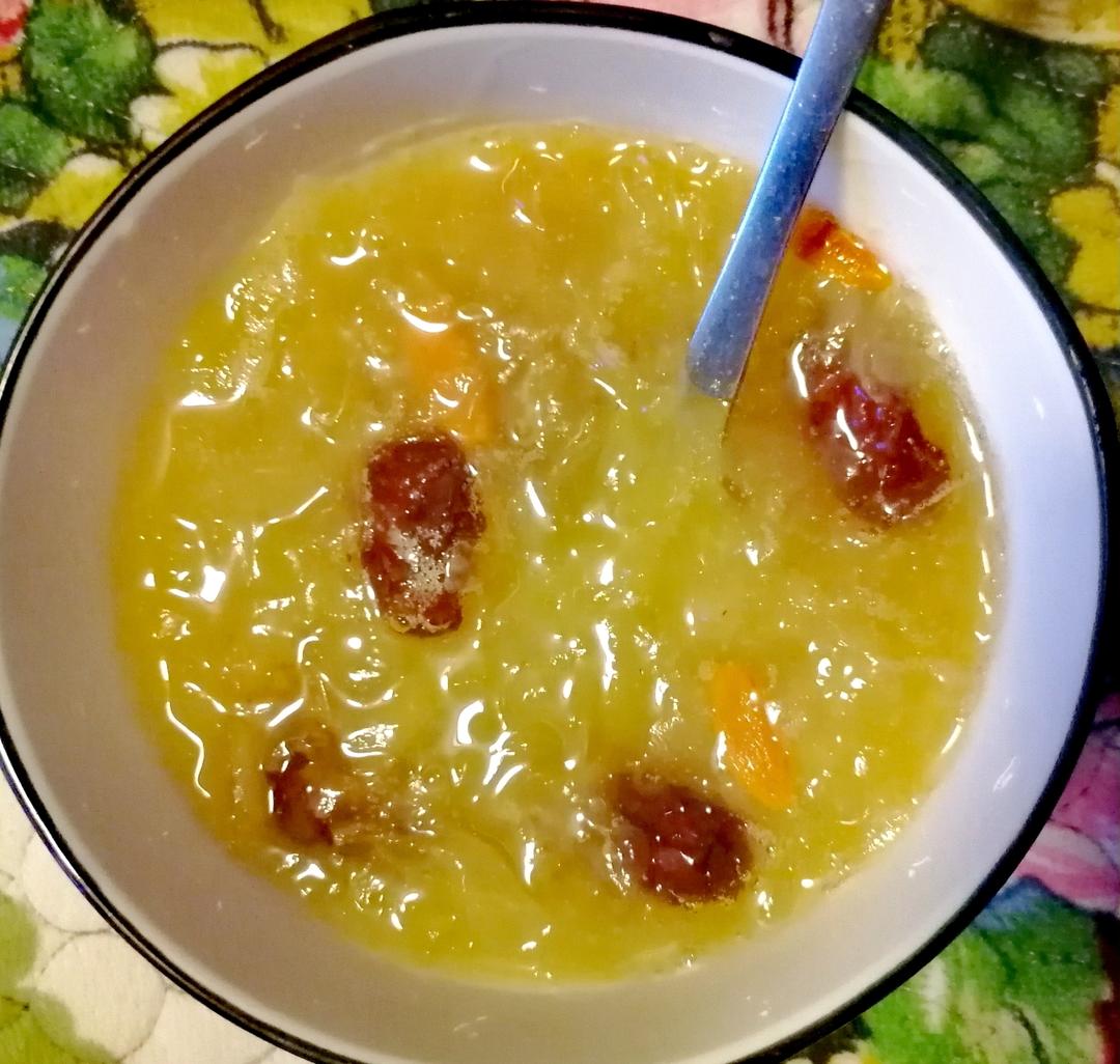 冰糖银耳红枣汤