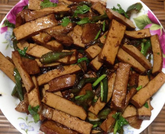香干杭椒炒肉的做法