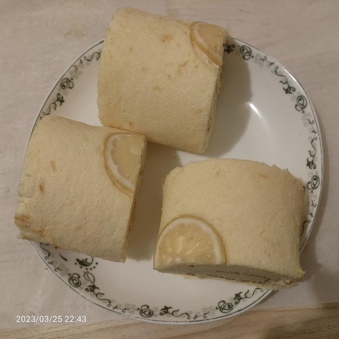 肥厚的🍋柠檬蛋糕卷（美得下不了刀）