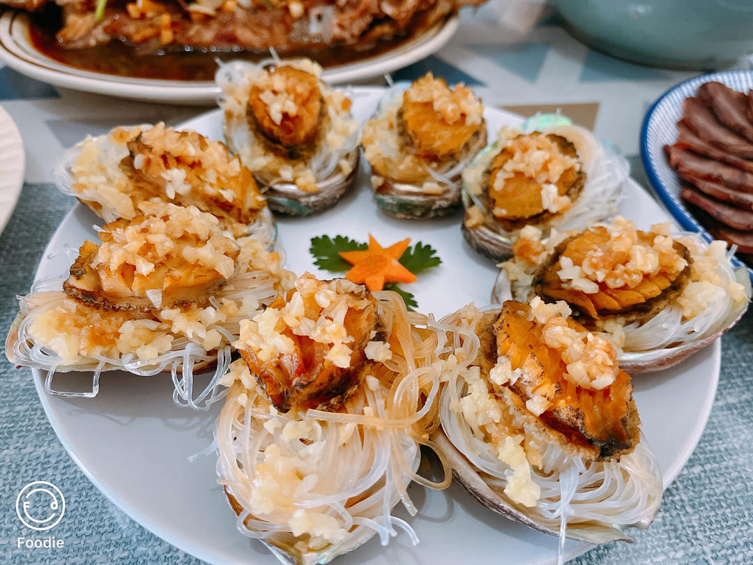 蒜蓉粉丝蒸鲍鱼