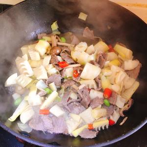 春笋炒牛肉——减脂美食的做法 步骤4