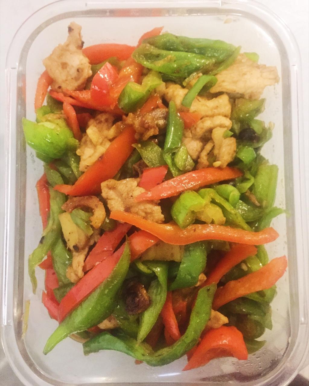 爱生活的小胡子做的辣椒炒肉