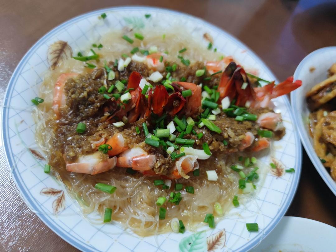 超简单又美味的蒜蓉蒸黑虎虾