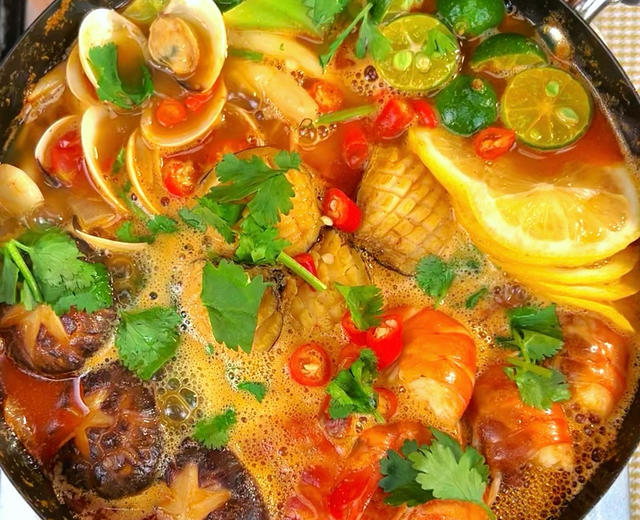 在家轻松复刻椰香酸辣的泰式海鲜冬阴功汤! 在家轻松复刻椰香酸辣的泰式海鲜冬阴功汤!