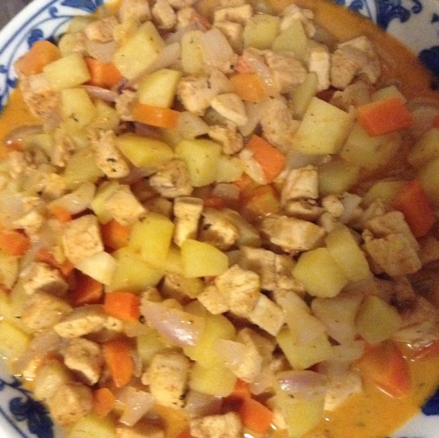 红咖喱鸡肉炖杂蔬