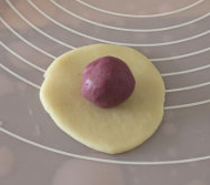 紫薯蛋黄酥的做法 步骤10
