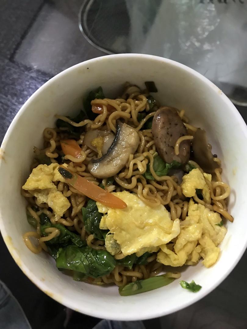炒方便面￨幸福感爆棚