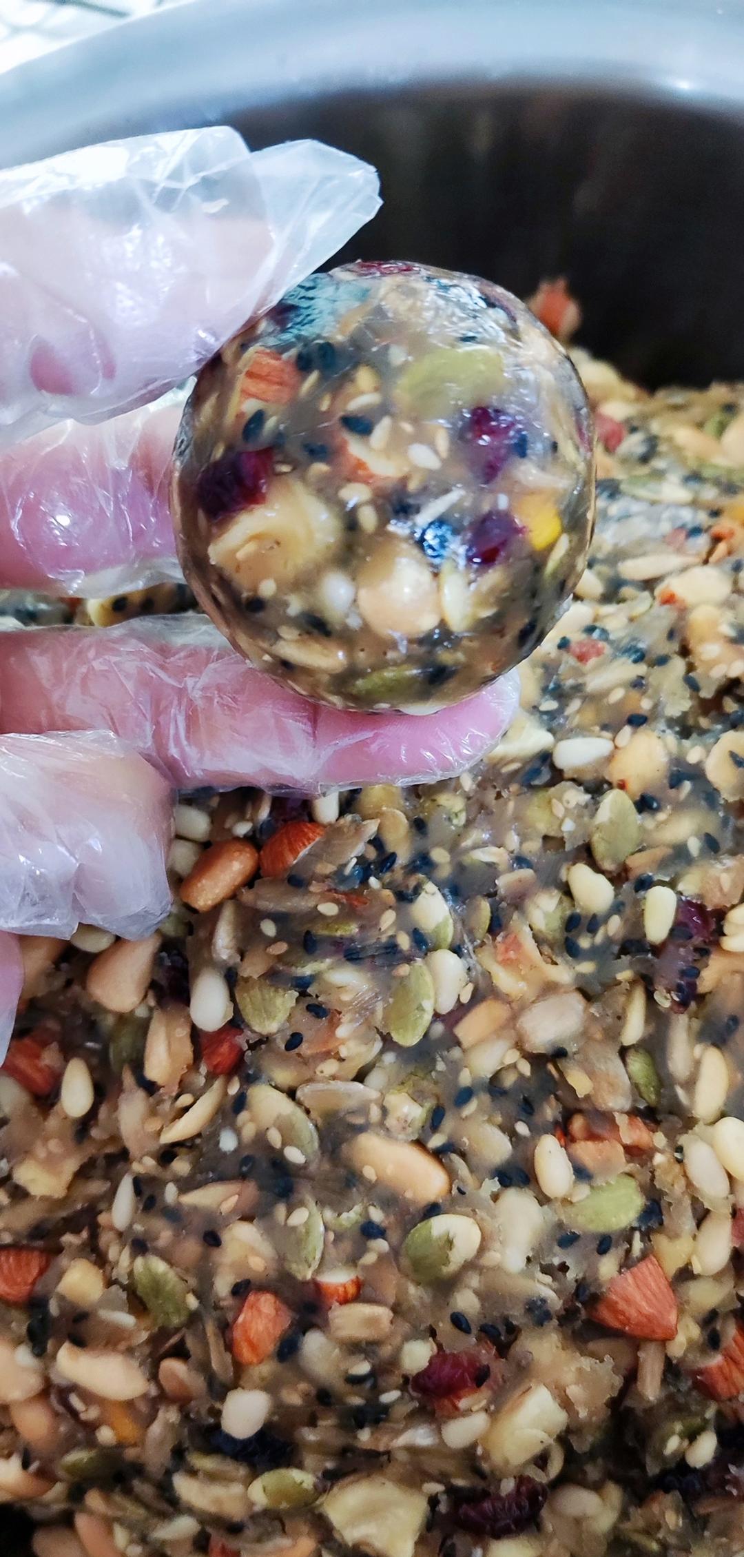 出炉现吃也不会发硬的豪华坚果五仁月饼馅