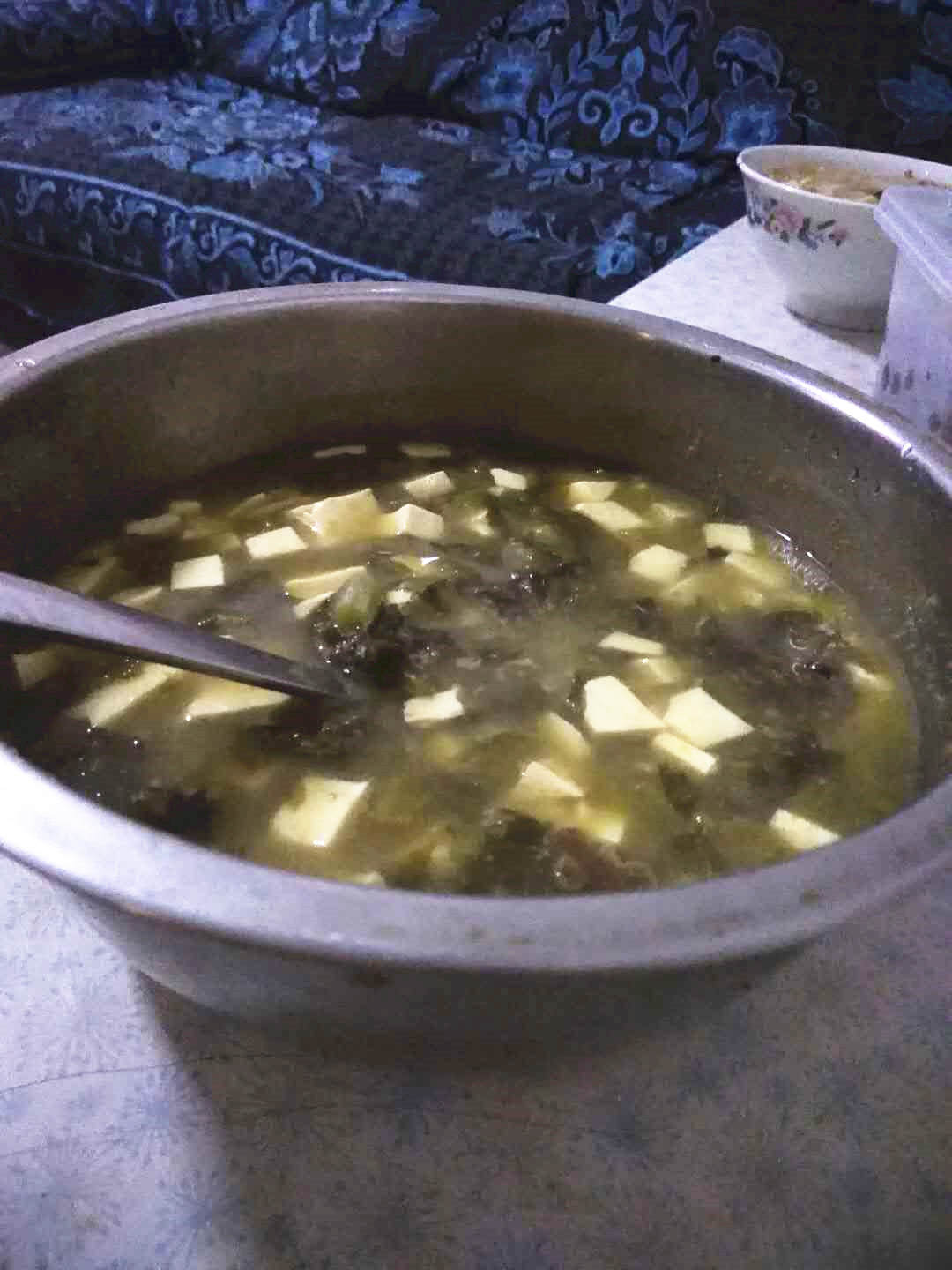 酸菜豆腐汤（无油菜）的做法