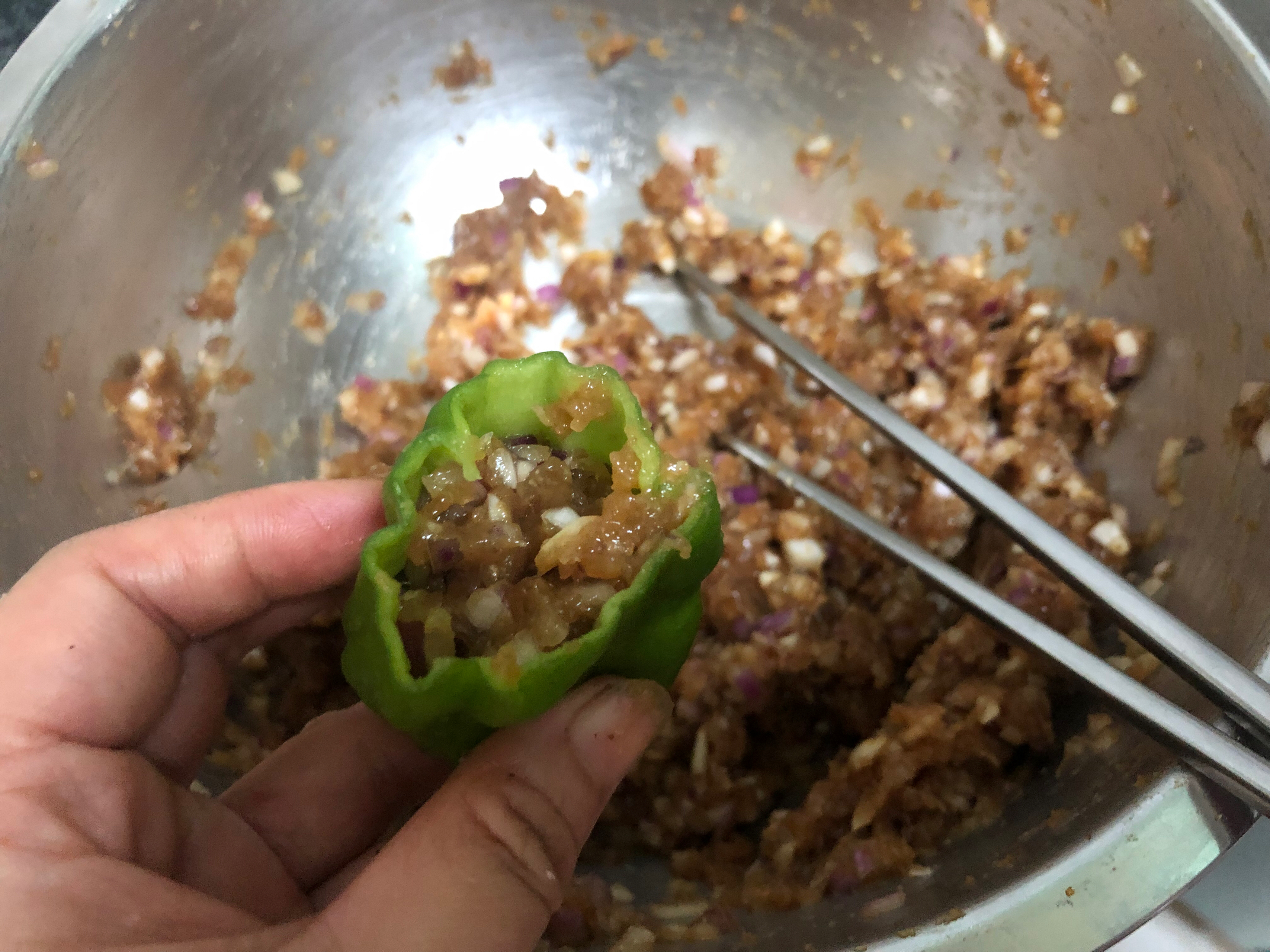 健康美味青椒酿肉 😋😋（🤓绿绿的青辣椒包裹着香醇的肉馅😎根本停不下了😋😋）