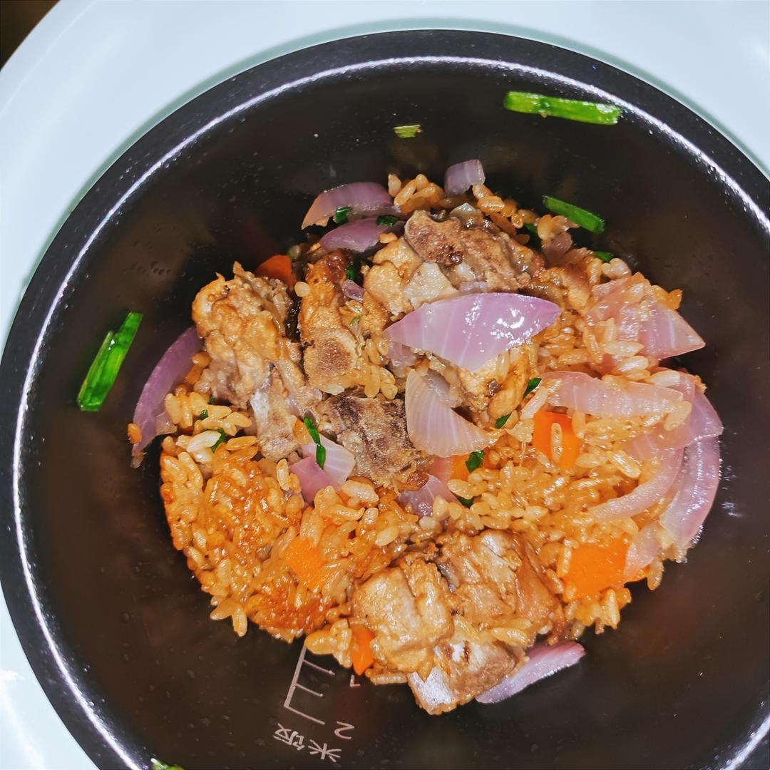 【排骨焖饭】