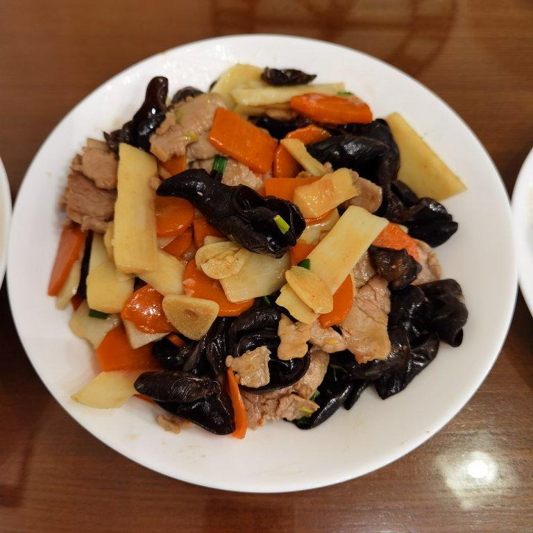 忘了不可以做的山药木耳炒肉