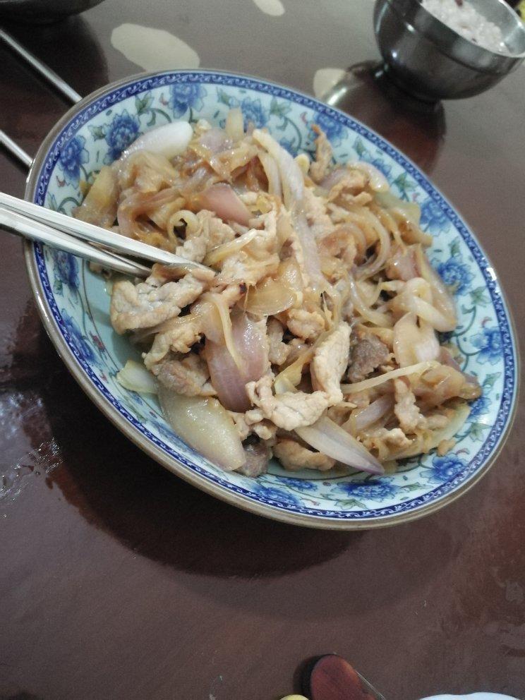 洋葱炒肉