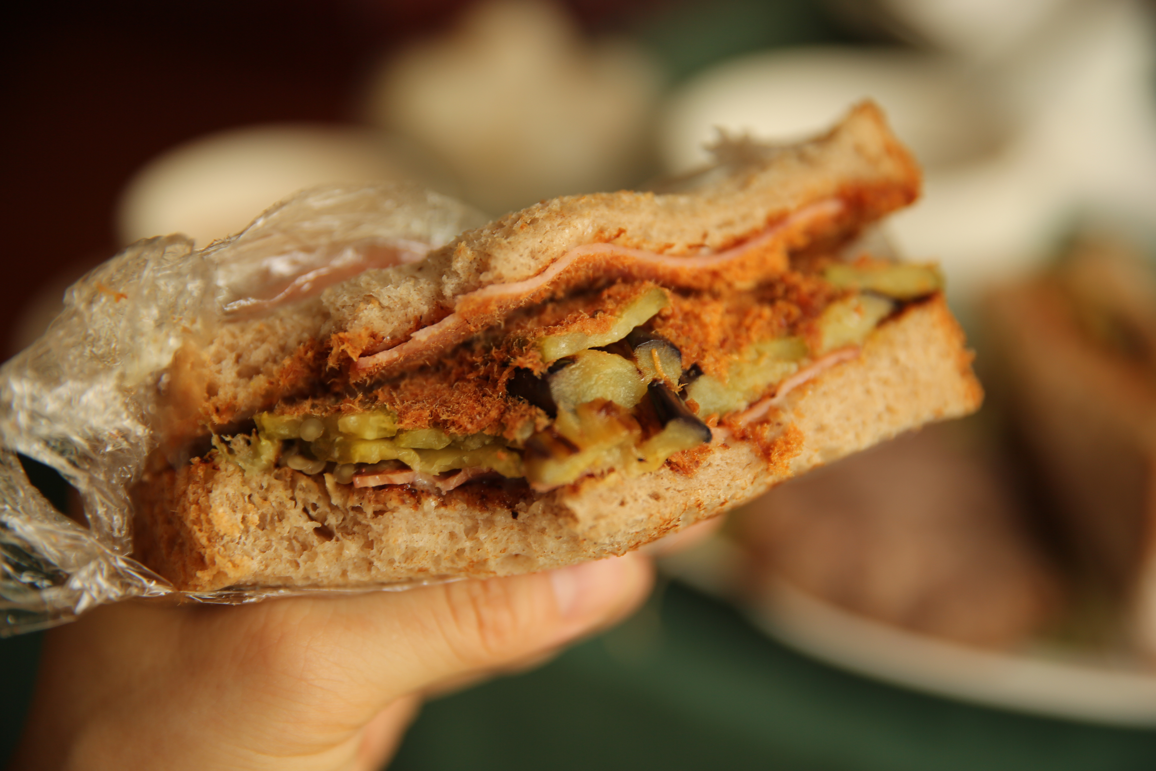 火腿肉松茄子🍆三明治🥪 快手早餐 野餐 便当🍱的做法