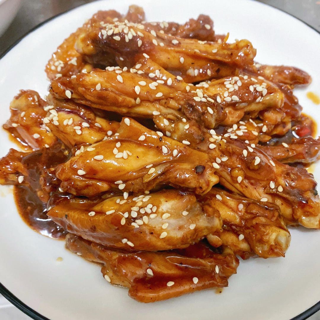 最简单最好吃蒜香鸡翅，鲜嫩多汁！绝了