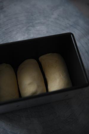 我的面包系列−-蜜豆芝麻吐司的做法 步骤6