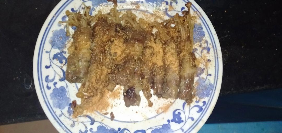 香气四溢的肥牛金针菇卷
