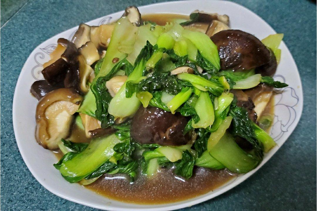 老丁的私房菜-香菇炒油菜