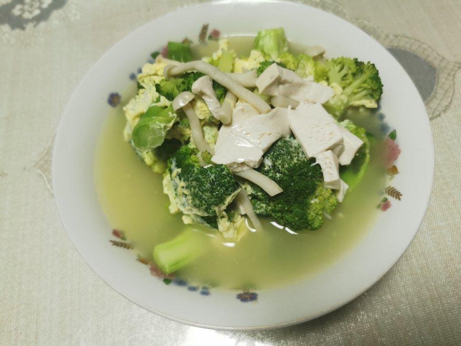 豆腐鲜虾菇菌汤