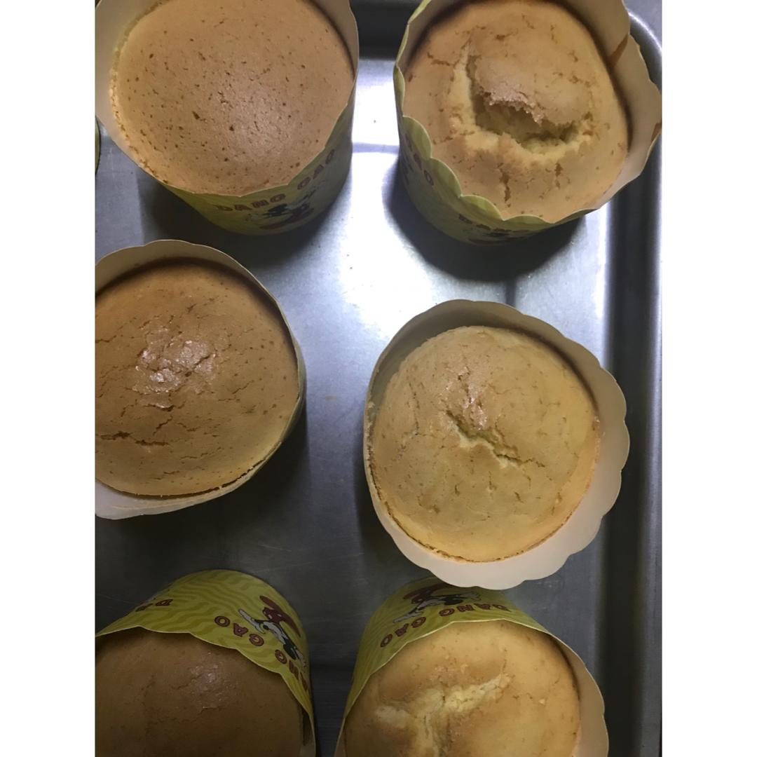 软绵绵戚风纸杯蛋糕